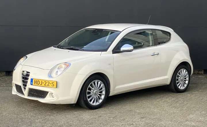 Alfa Romeo MiTo 1.4i Distinctive ClimateControl PDC uit 2013 bij Autobedrijf Erik Küpper
