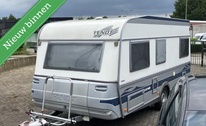 Fendt Saphir 470 · MOVER · Vast bed · 2x fietsdrager uit 2001 bij Autobedrijf Erik Küpper