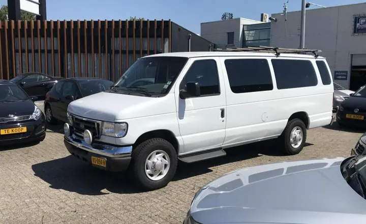Ford Econoline E350 5.4i-V8 Grijs kenteken LPG 97177 miles uit 2005 bij Autobedrijf Erik Küpper