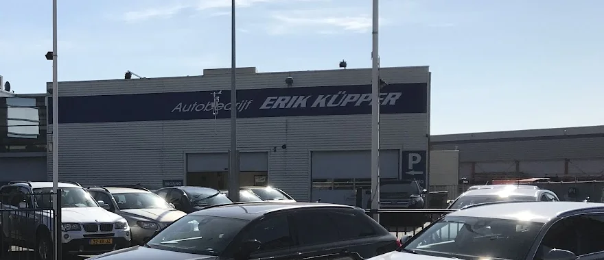 De gevel van Autobedrijf Erik Küpper aan de Jacob Romenweg in Roermond